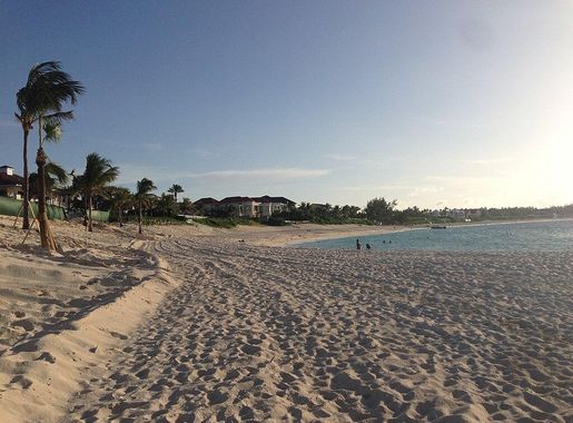 File:BHA Nassau, Paradise Island, Cabbage Beach 001.jpg - Wikimedia Commons
