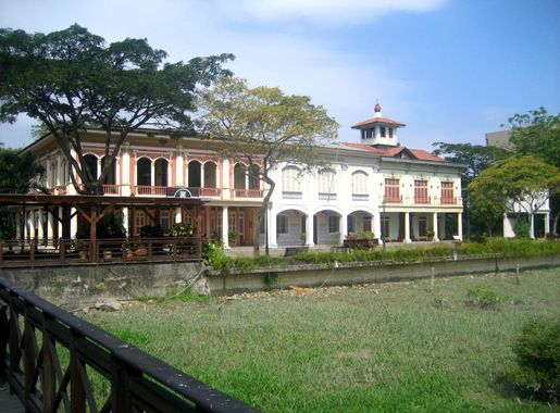 File:Parque Histórico Guayaquil - Edificios (1).JPG - Wikimedia Commons