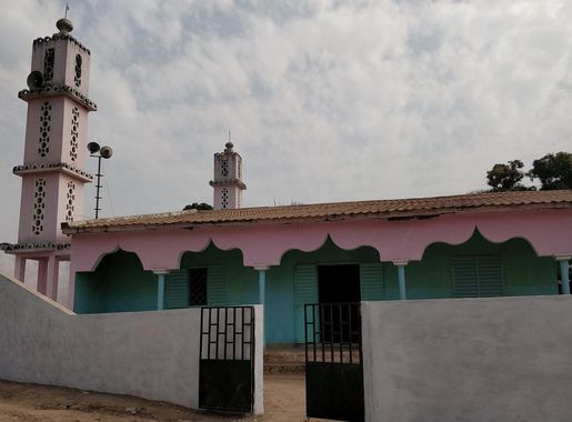 File:Central mosque, Quebo, Guinea-Bissau.jpg - Wikimedia Commons