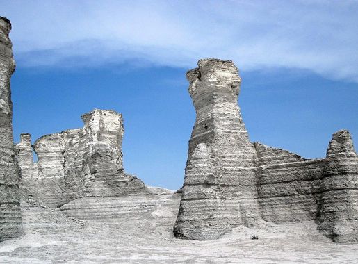 File:Chalk & impure chalk (Smoky Hill Chalk Member, Niobrara Formation,  Upper Cretaceous; Monument Rocks, Kansas, USA) 52.jpg - Wikimedia Commons