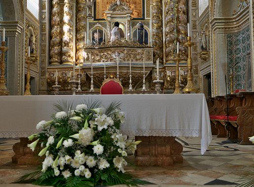 File:Santuário de Nossa Senhora da Nazaré. Nazaré. Capela-mor.jpg -  Wikimedia Commons