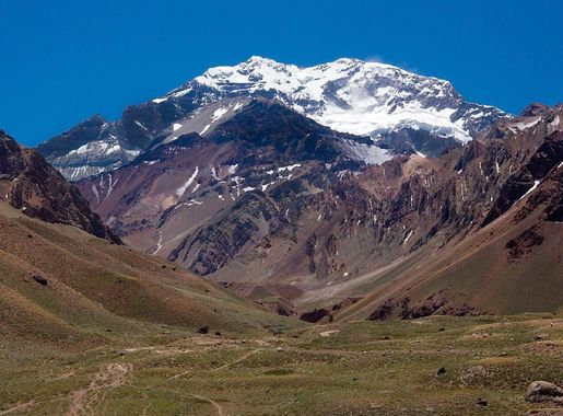 File:Mt Aconcagua near Mendoza Argentina.jpg - Wikimedia Commons