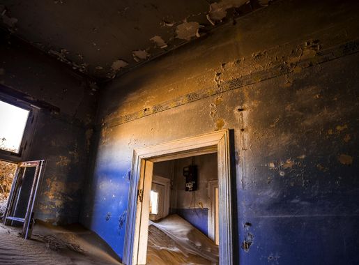 File:Kolmanskop Namibia Ghost Town (144277961).jpeg - Wikimedia Commons