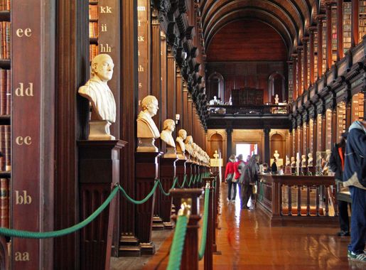 File:Trinity College Library-long room.jpg - Wikimedia Commons