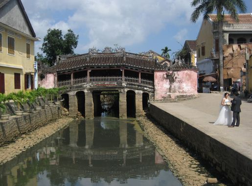 File:Hoi An, Japanese covered bridge (6223785067).jpg - Wikimedia Commons