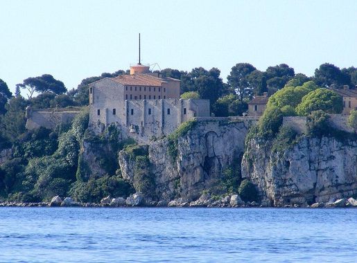 File:Fort royal de l'île Sainte-Marguerite - panoramio.jpg - Wikimedia  Commons