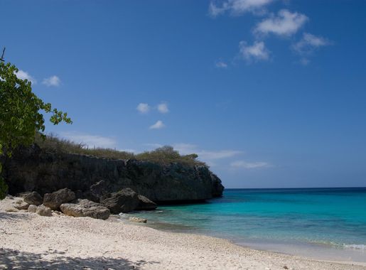 File:Playa Kenepa Chiki, Curaçao (4384106860).jpg - Wikimedia Commons