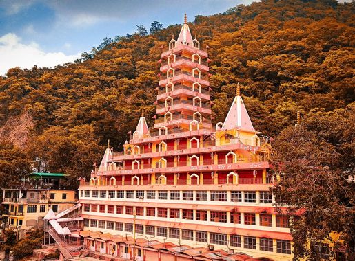 File:13 Manzil Temple Rishikesh 2021.jpg - Wikimedia Commons