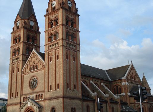 File:Cathedral in Nyiregyhaza.jpg - Wikimedia Commons