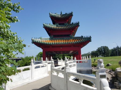 File:Robert D. Ray Asian Gardens, Des Moines - 3.jpg - Wikimedia Commons