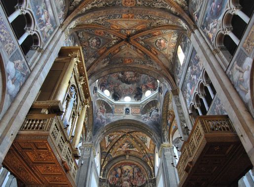 File:Parma cathedral interior may 2009.JPG - Wikipedia