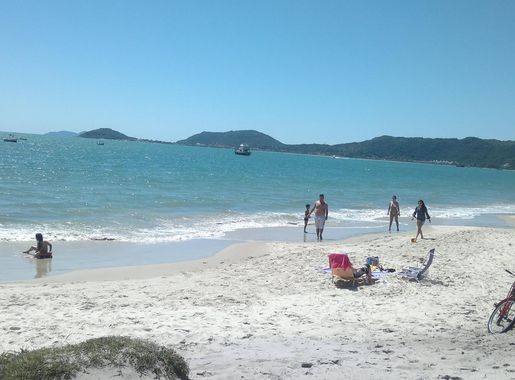 File:Playa Canasvieiras - Floripa, Brasil (2).jpg - Wikimedia Commons