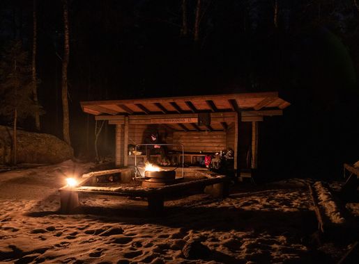 Tiedosto:Kirnukangas lean-to shelter in Repovesi National Park, Kouvola  (December 2019).jpg – Wikipedia