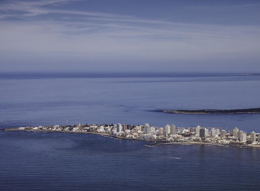File:Punta del Este vista aérea.jpg - Wikimedia Commons