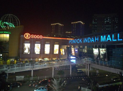 File:Pondok Indah Mall at Night.jpg - Wikimedia Commons