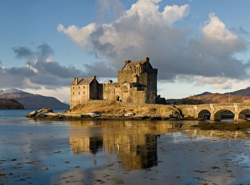 File:Eilean Donan Castle, Scotland - Jan 2011.jpg - Wikipedia