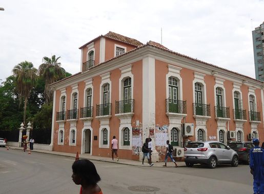 File:Museu antropologia Luanda.JPG - Wikimedia Commons