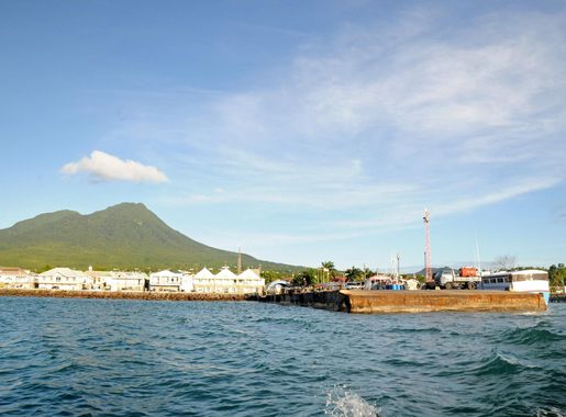 File:Approaching Charlestown on Nevis - Nevis Peak in the distance -  panoramio.jpg - Wikimedia Commons