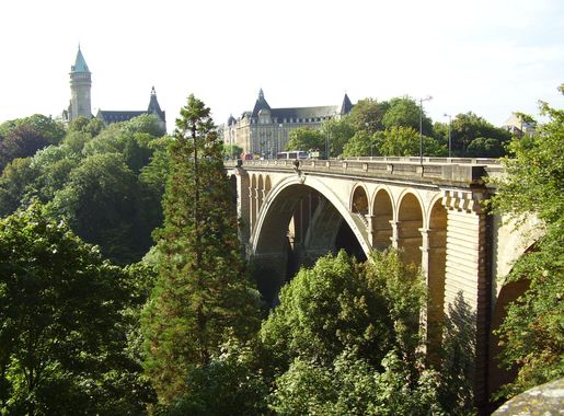File:Adolphe bridge in Luxembourg city 2007 02.JPG - Wikimedia Commons