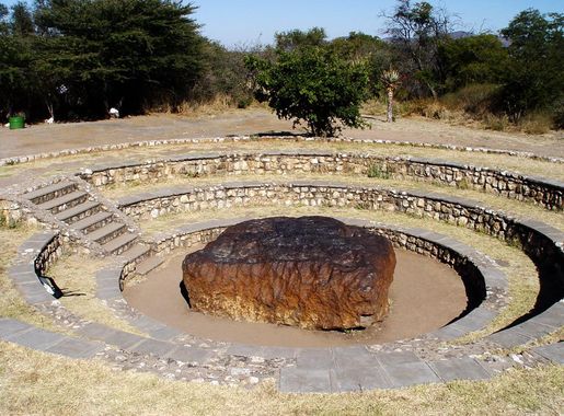 File:Hoba meteorite, Grootfontein3.jpg - Wikimedia Commons