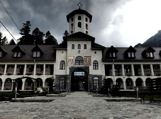 File:Bușteni - Caraiman Monastery (9369431141).jpg - Wikimedia Commons