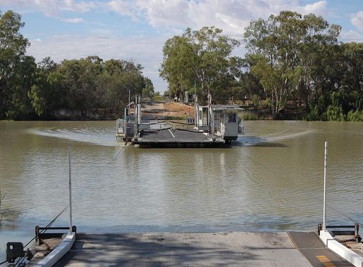 File:Ferry at Lyrup, South Australia.jpg - Wikimedia Commons
