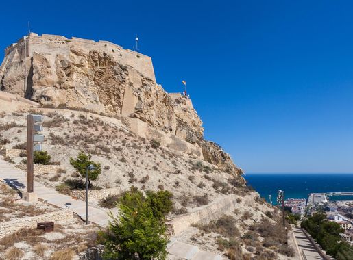 File:Castillo de Santa Bárbara, Alicante, España, 2014-07-04, DD 82.JPG -  Wikimedia Commons