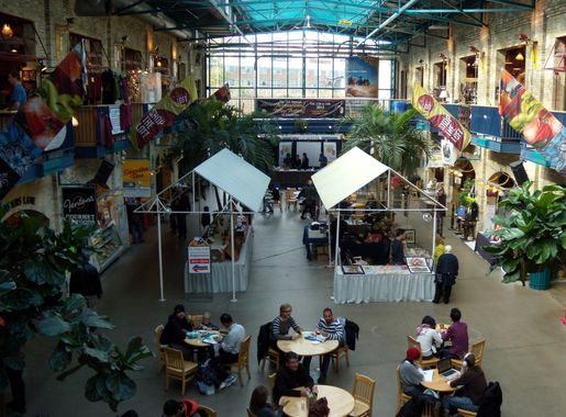 File:Interior of The Forks Market, Winnipeg Manitoba 08.JPG - Wikimedia  Commons