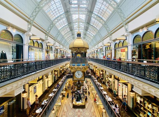 File:Interior of Queen Victoria Building with Great Australian Clock 08.jpg  - Wikimedia Commons