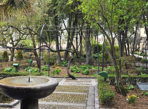 File:Salamanca, Huerto de Calixto y Melibea 2.jpg - Wikimedia Commons