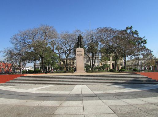File:Monumento Artigas - Plaza Constitución - Melo - Frente - Ubicación  General.JPG - Wikimedia Commons