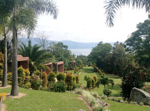 File:Lake Toba & Samosir Island 01.JPG - Wikimedia Commons