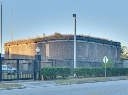 File:Houston Heights Waterworks Reservoir (HDR).jpg - Wikimedia Commons