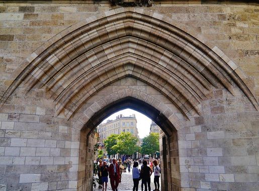 File:Bordeaux Porte Cailhou Extérieure Arche 1.jpg - Wikimedia Commons