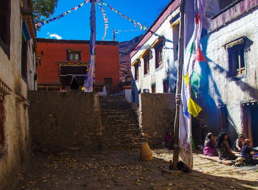 File:Ghar Gompa (16068644652).jpg - Wikimedia Commons
