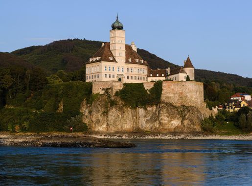 File:Schloss Schönbühel 20180919.jpg - Wikipedia