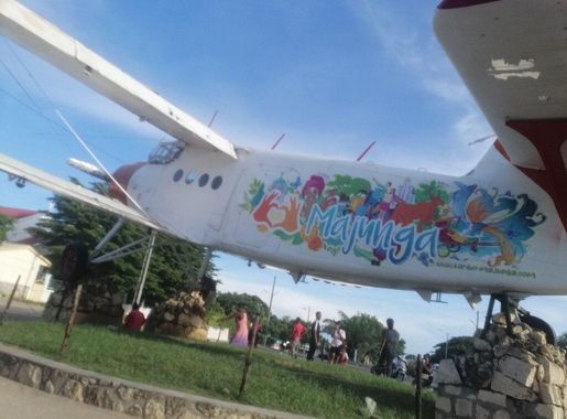 File:Avion-monument-Mahajanga-Madagascar.jpg - Wikimedia Commons