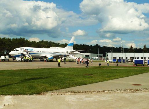Plik:Boeing na lotnisku Bydgoszcz-Szwederowo.JPG – Wikipedia, wolna  encyklopedia