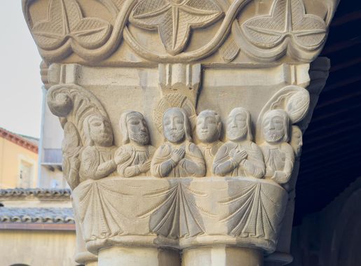 Archivo:Capitals of the Cloister of San Pedro el Viejo (Huesca) 02.jpg -  Wikipedia, la enciclopedia libre