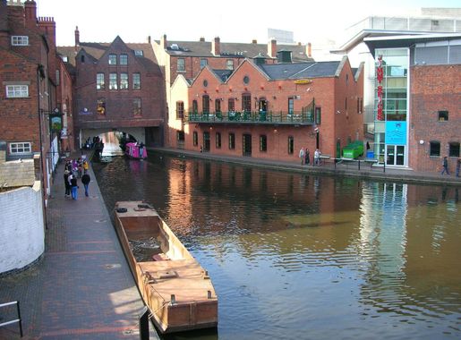 File:Gas Street Basin towards Brindleyplace.jpg - Wikimedia Commons
