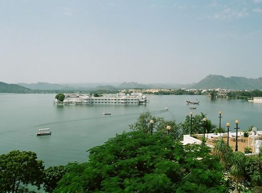 File:Udaipur Lake India.JPG - Wikipedia