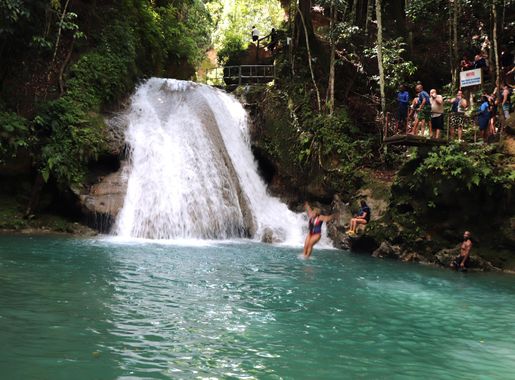 File:Blue Hole ~ Ocho Rios.jpg - Wikimedia Commons