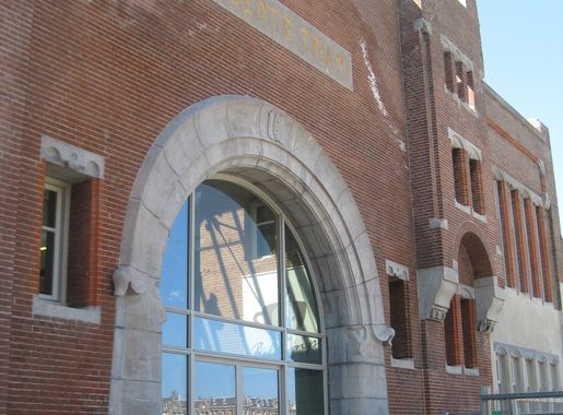 File:De Hallen voorgevel.JPG - Wikimedia Commons