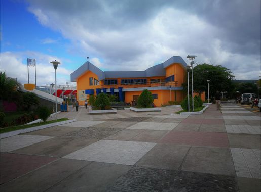 File:Biblioteca Municipal de Estelí.jpg - Wikimedia Commons