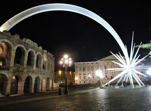Free Images : light, architecture, night, monument, arch, landmark, italy,  christmas, lighting, arena, verona, comet, piazza bra 4608x3164 - - 1087050  - Free stock photos - PxHere