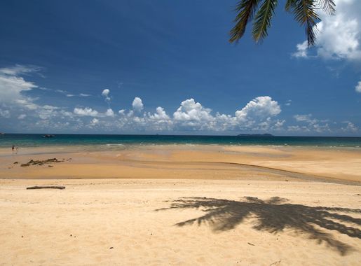 File:Tioman island (3679435126).jpg - Wikimedia Commons