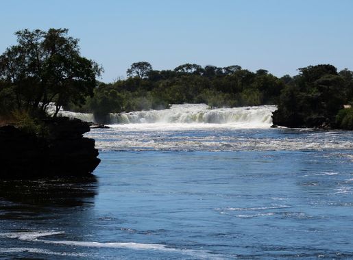 File:Ngonye Waterfalls in Sioma.jpg - Wikimedia Commons