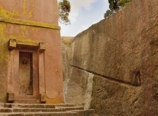 File:At the Base of Bet Giorgis, Lalibela, Ethiopia (3273497042).jpg -  Wikimedia Commons