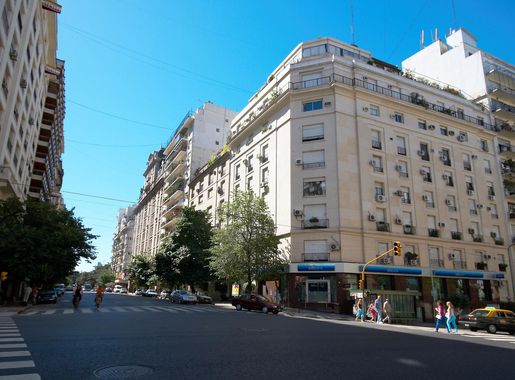 Archivo:Buenos Aires - Avenida Alvear - 20090104-p.jpg - Wikipedia, la  enciclopedia libre