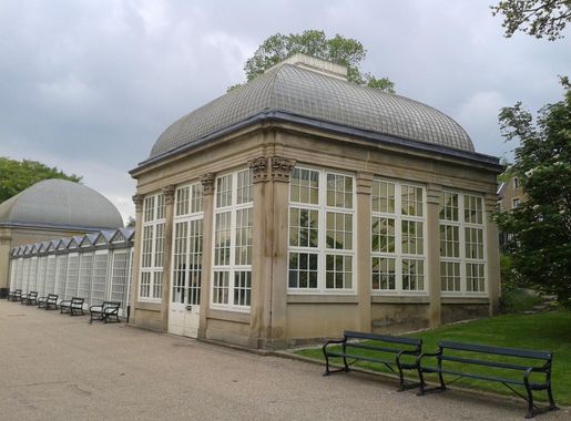 File:Sheffield Botanical Gardens - Right Glasshouse.jpg - Wikimedia Commons